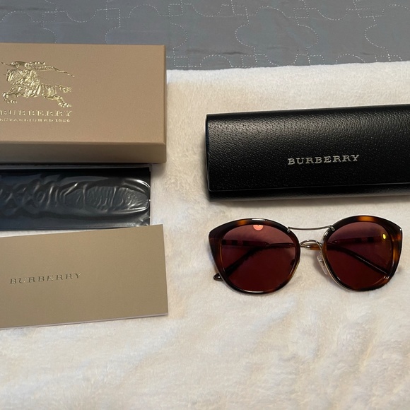 Burberry sunglasses tortoise shell cat eye style - Picture 1 of 5